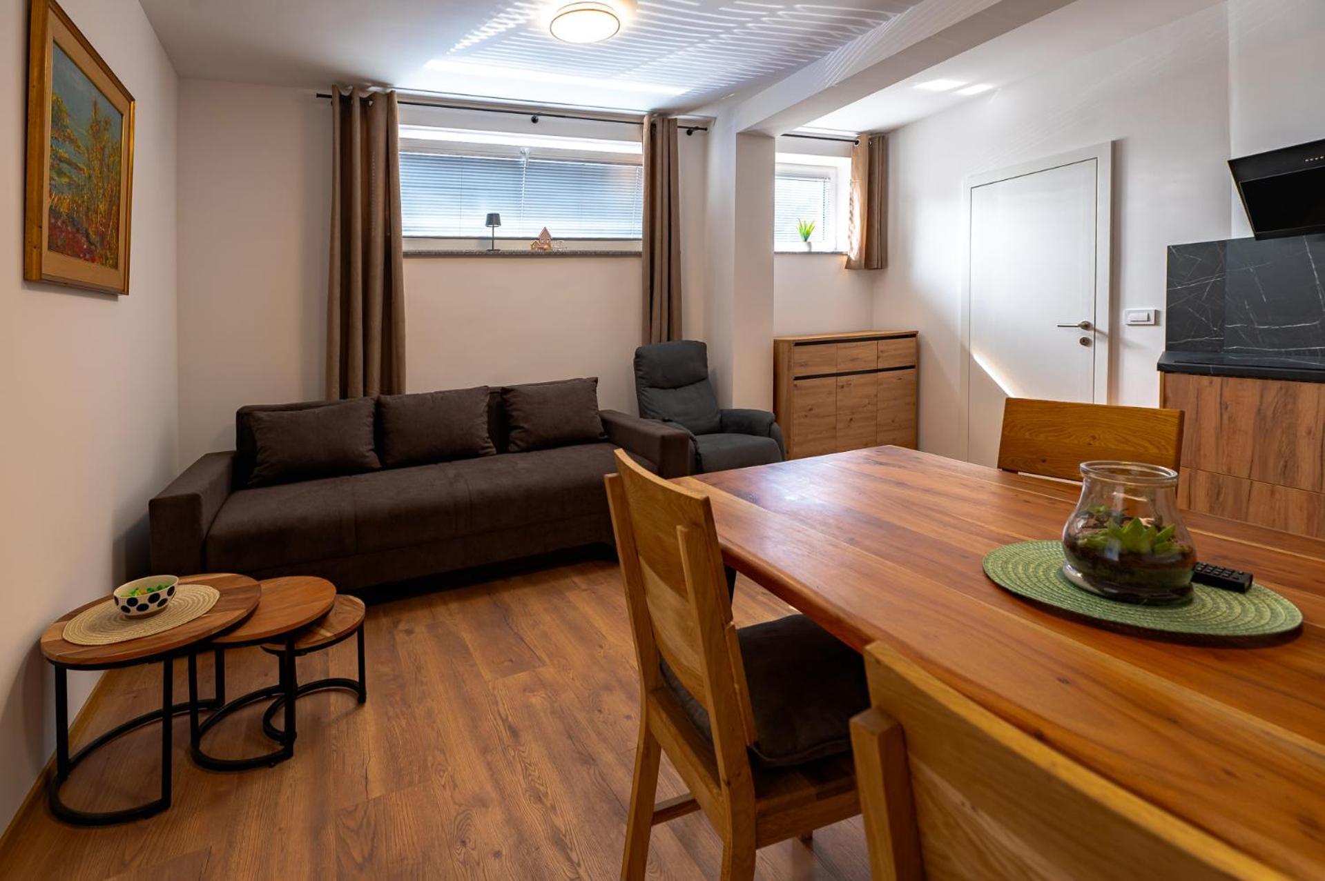 Luxury Ad Apartment